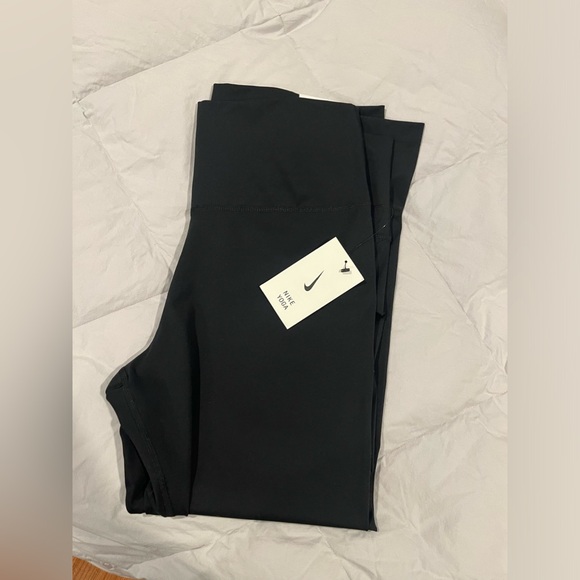 4 pairs of Nike leggings - Picture 6 of 9